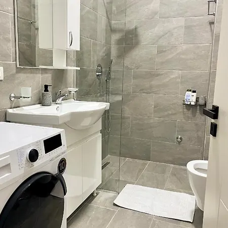 Near Center Lejlighed *